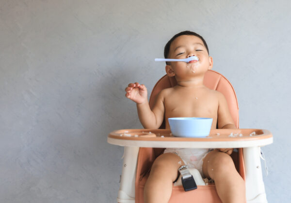 Starting Solids: Baby-Led Weaning Versus Purees