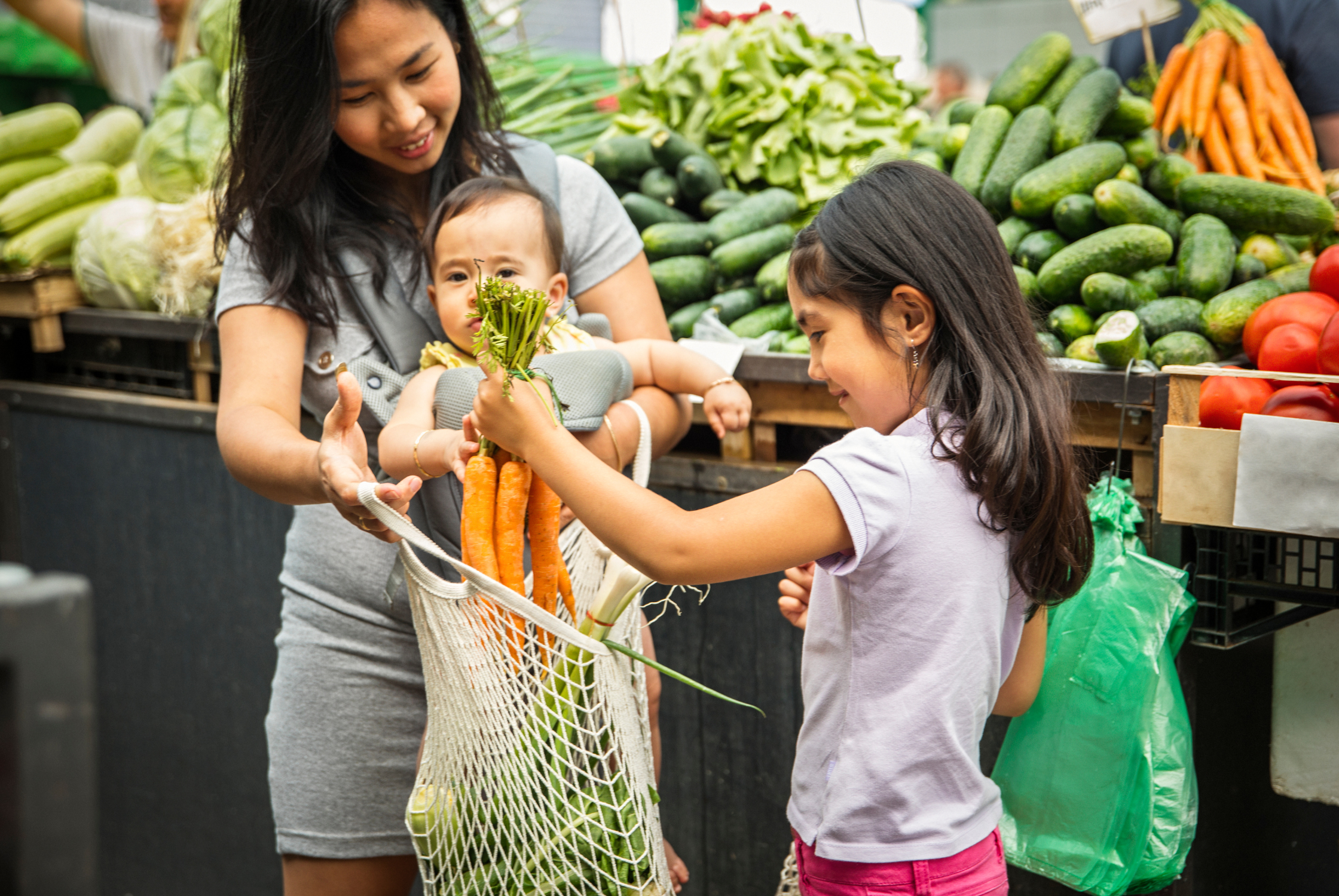 10 Important Tips For When You’re Grocery Shopping for Kids, From a Dietitian