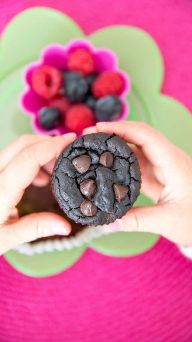 It’s quite magical isn’t it? ✨ 

These are by far my most popular muffins - my Flourless Chocolate Lentil Protein Muffins 🙌🏻🍫

They’re soft, moist, delicious and loaded full of protein, fibre and vitamins and minerals (which the dietitian in me loves!). The mom in me loves how easy they are and that my kids devour them. Oh! And that they’re school safe too! 

I usually use canned lentils, but didn’t have any, so used a combo of canned black beans and chickpeas! Any legume will do. Recipe below!

I usually use lentils, but didn’t have any, so used canned black beans and chickpeas instead (any legume will work!)

Recipe link in bio and here: https://www.sarahremmer.com/flourless-chocolate-lentil-protein-muffins/