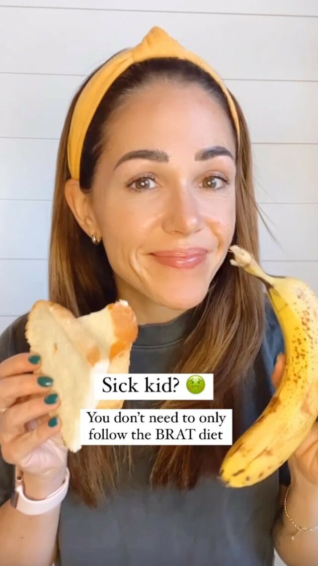 Sick kid? Tis’ the season! When your child gets sick with a stomach bug, life gets derailed. All of a sudden, schedules get rearranged, work gets missed, laundry piles up, survival mode kicks in 🙃

When it comes to nutrition and feeding while a child has gastroenteritis, although there’s no clinical evidence to prove its efficacy, the BRAT diet remains one of the top recommendations by pediatricians and doctors (not to mention your mom, mother-in-law, aunt, friends etc.) for children who are vomiting and/or have diarrhea . The BRAT (banana, rice, applesauce, toast) diet can be found in medical books from as far back as the 1920’s and has since been recommended for treating diarrhea. And I can see how it makes sense to so many parents — BRAT foods are easily tolerated, kids generally accept and like them, and it’s easy (and easy is really tempting when you’re dealing with a sick kid!).

But in reality, your little one needs more than four foods (and the limited nutrition they provide) in order to heal. Sick kids need a variety of nutrients, including protein, in order to recover.

Now, if those foods are the ones that your child is craving, go for it! But the point is, it’s not necessary (or recommended) to limit your child to only BRAT diet foods. It’s better to let your child eat whatever nutritious foods they want to or will eat. They’re craving a bagel with peanut butter and jam? Great! They feel like soup or spaghetti–let them have it!

What should you focus on? HYDRATION. See, symptoms like diarrhea and vomiting usually resolve within a few days regardless of what’s eaten, but keeping your child hydrated is crucial. What I recommend is giving small amounts of fluid every 15-20 minutes or so, which gives the lining of the gut time to absorb it (and not over-fill sensitive tummies)

For kids over the age of one, water is always number one, but you can also offer hydrating drinks such as regulated electrolyte drinks like Pedialyte, small amounts of diluted unsweetened fruit juice or gingerale, soup, smoothies, and real-popsicles 😘

Read more: https://www.sarahremmer.com/what-and-how-to-feed-your-child-when-they-have-a-stomach-bug/