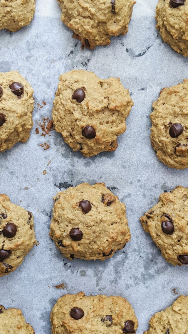 [AD] Ready to make your new favourite chocolate chip cookies?? 🍪 Trust me – make a double batch because they’re going to fly off of the baking sheet before you’ve even had a chance to try one yourself. They are SO yummy, soft and tender… exactly how a chocolate chip cookie should be🙌🏻
 
As a registered dietitian I love finding creative ways to incorporate locally sourced nourishing ingredients into my baked goods, like…LENTILS! Lentils are packed full of plant-based protein, dietary fibre and vitamins and minerals. They are also budget-friendly, SO versatile and accessible.
 
Not only have I included Canadian lentils, but I’ve also used other Canadian-grown ingredients like wheat flour, eggs, butter, and oats. Visit Canadian Food Focus (canadianfoodfocus.org) to learn more about nourishing Canadian ingredients, from farm to fork !
 
Makes 12 large cookies
 
Ingredients: 
• 1/3 cup butter, softened
• ½ cup brown sugar (packed)
1 egg (room temperature)
• ¾ cup cooked red lentils
• 1 tsp vanilla
• 1 cup flour (all-purpose or whole wheat are both fine)
• ½ cup rolled or quick-cooking oats
• 1 tsp baking powder
• 1 tsp baking soda
• ½ tsp salt
• 1 tsp cinnamon
• 1/3 cup dark chocolate chips (or chunks)
• Coarse sea salt for sprinkling on top (optional)
 
Directions:
 
1. Preheat your oven to 375F and line a baking sheet
2. Cook your red lentils as per the package (or as I’ve described above)
3. In a large mixing bowl, whisk together wet ingredients (butter, brown sugar, egg, lentils, vanilla)
4. To that bowl, add the dry ingredients (flour, oats, baking soda and powder, cinnamon and salt)/ Fold those into the wet ingredients (do not over-mix).
5. Fold in the chocolate chips
6. With a spoon, scoop out about ¼ cups worth of batter (for one cookie) and evenly distribute one dozen onto the cookie sheet. Top with a tiny bit of coarse sea salt if desired.
7. Bake at 375 for about 15 minutes, checking at the 13-minute mark (as some ovens are hotter than others). You want your cookies slightly under-baked. Enjoy!

#lovelentils #lovecdnfood #lovecdnfarms #lovecdnrecipes